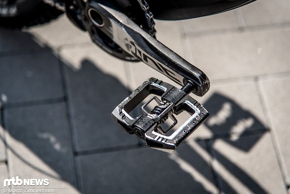 An den Crankbrothers Mallet DH-Pedalen kommen 2 mm hohe Traction Pads zum Einsatz An den Crankbrothers Mallet DH-Pedalen kommen 2 mm hohe Traction Pads zum Einsatz