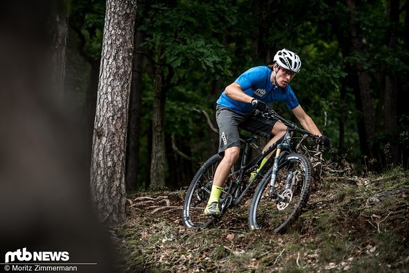 Um die Bikes in unserem Down Country-Vergleichstest angemessen zu beurteilen, haben nicht nur die XC-Experten unserer Redaktion … Um die Bikes in unserem Down Country-Vergleichstest angemessen zu beurteilen, haben nicht nur die XC-Experten unserer Redaktion …