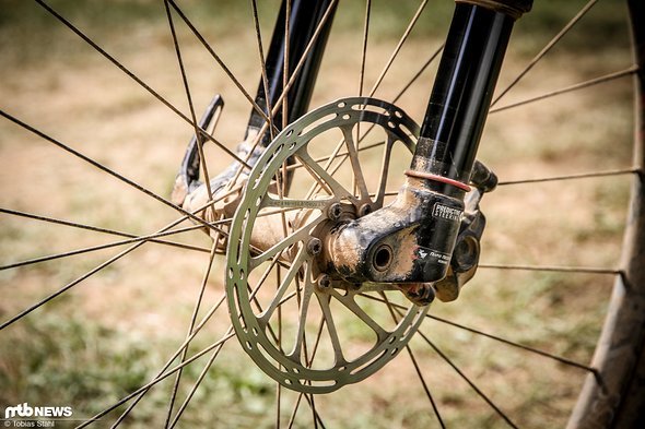 Die SRAM Level-Bremse würde insbesondere vorne von einer größeren Bremsscheibe profitieren Die SRAM Level-Bremse würde insbesondere vorne von einer größeren Bremsscheibe profitieren