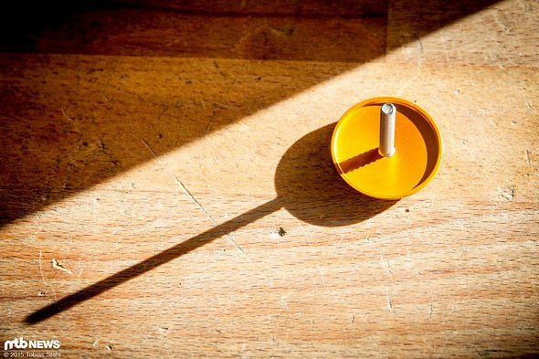 Minimalismus: die Ahead-Kappe ist auf das absolute Minimum abgedreht, die Schraube zwei Nummern kleiner als normal Minimalismus: die Ahead-Kappe ist auf das absolute Minimum abgedreht, die Schraube zwei Nummern kleiner als normal