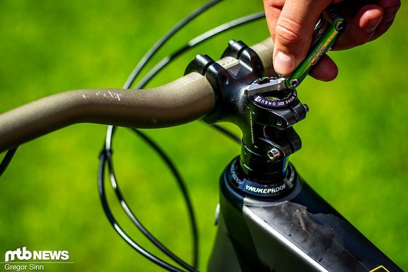 … die Minimalvariante am EDC Tool verwendet werden, die auch ideal für das Einstellen des Lagerspiels ist … die Minimalvariante am EDC Tool verwendet werden, die auch ideal für das Einstellen des Lagerspiels ist