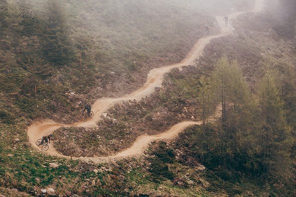 Unterhalb der Sonnblick-Hütte geht es hinein in die Gahe Line Unterhalb der Sonnblick-Hütte geht es hinein in die Gahe Line