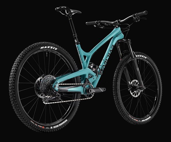 Evil bietet das The Offering entweder als Komplettbike in zwei Versionen für 5.899 € bzw. 7.899 € … Evil bietet das The Offering entweder als Komplettbike in zwei Versionen für 5.899 € bzw. 7.899 € …