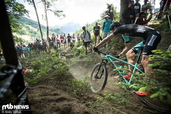 Erst als Nino Schurter zur Attacke blies, konnte Tempier nicht mehr folgen und landete schließlich zur Freude der französischen Fans auf dem vierten Rang Erst als Nino Schurter zur Attacke blies, konnte Tempier nicht mehr folgen und landete schließlich zur Freude der französischen Fans auf dem vierten Rang