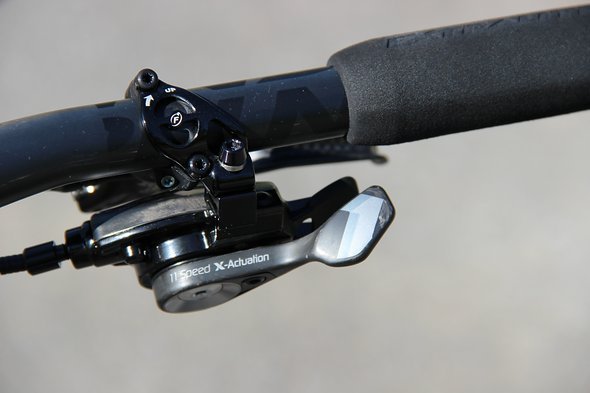 Etwas auffälliger als am Hardtail darf der Schalthebel hier noch zeigen, wozu er eigentlich gehört Etwas auffälliger als am Hardtail darf der Schalthebel hier noch zeigen, wozu er eigentlich gehört