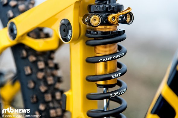 … und Cane Creek Double Barrel Inline Coil-Dämpfer inklusive superleichter Valt-Feder und Climb Switch … und Cane Creek Double Barrel Inline Coil-Dämpfer inklusive superleichter Valt-Feder und Climb Switch