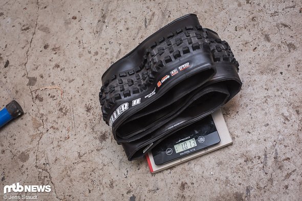 1.013 g bringt der Maxxis Highroller II in 29 x 2,5" Wide Trail auf Waage 1.013 g bringt der Maxxis Highroller II in 29 x 2,5" Wide Trail auf Waage