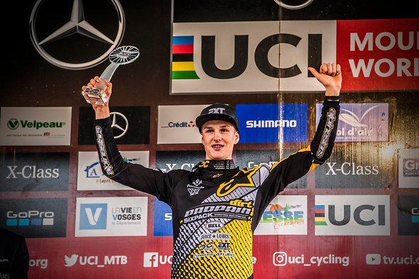 … hat sein Junioren-Teamkollege Henry Kerr auf der 27,5"-Variante den zweiten Platz in der Gesamtwertung eingefahren. … hat sein Junioren-Teamkollege Henry Kerr auf der 27,5"-Variante den zweiten Platz in der Gesamtwertung eingefahren.