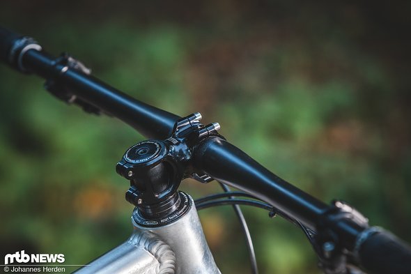 … als auch beim Tune-Cockpit, bestehend aus Turnstange und Geiles Teil, wurde auf jedes Gramm geguckt. … als auch beim Tune-Cockpit, bestehend aus Turnstange und Geiles Teil, wurde auf jedes Gramm geguckt.
