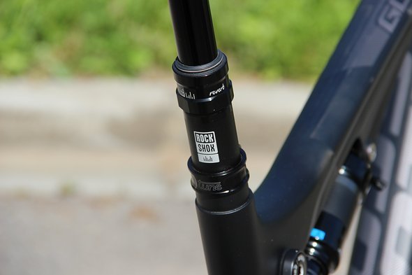 Bei aller Gewichtsoptimierung: Die Reverb Stealth mit 150 mm Verstellweg darf nicht fehlen Bei aller Gewichtsoptimierung: Die Reverb Stealth mit 150 mm Verstellweg darf nicht fehlen