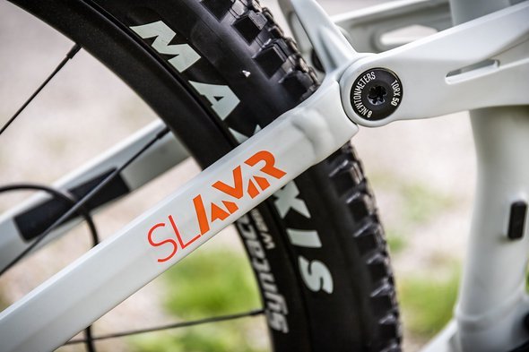 Einen Aluminiumhinterbau haben alle SL AMR von Ghost - er soll vom Steifigkeitsprofil her so ausgelegt sein, dass der Fahrkomfort und die Spurstabilität erhöht wird. Einen Aluminiumhinterbau haben alle SL AMR von Ghost - er soll vom Steifigkeitsprofil her so ausgelegt sein, dass der Fahrkomfort und die Spurstabilität erhöht wird.
