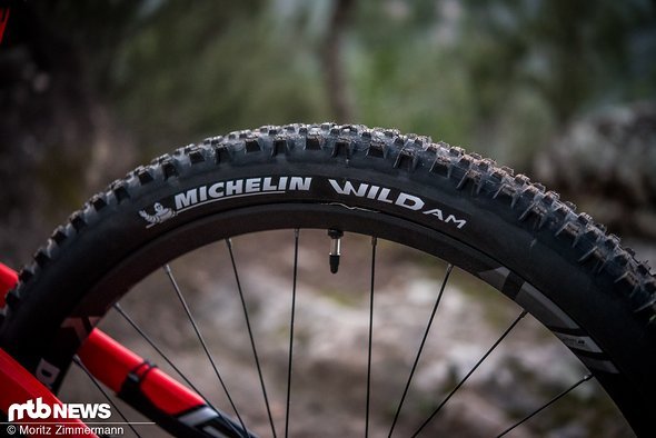 Die Bereifung aus dem Hause Michelin konnte im Test mit guter Traktion und Pannensicherheit überzeugen. Die Bereifung aus dem Hause Michelin konnte im Test mit guter Traktion und Pannensicherheit überzeugen.