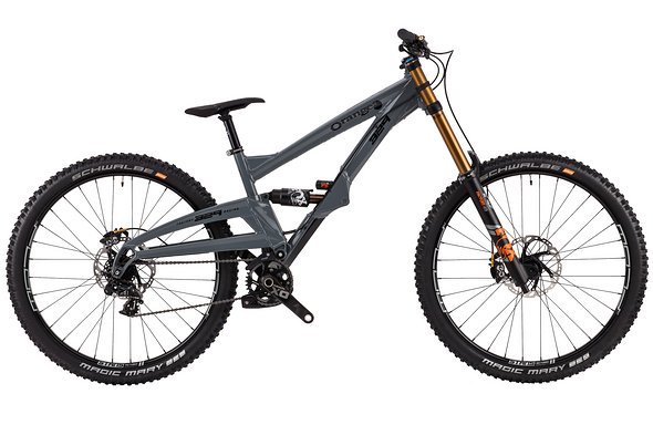 Das 329 in der Factory Version kostet stolze 7.500 € Das 329 in der Factory Version kostet stolze 7.500 €
