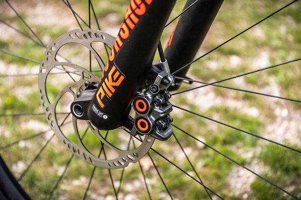 Die RockShox Pike an der Front ist eine bewährte Wahl Die RockShox Pike an der Front ist eine bewährte Wahl