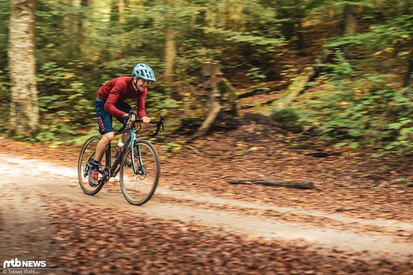 Der ZIPP Lenker lässt sich in angenehm vielen Positionen greifen Der ZIPP Lenker lässt sich in angenehm vielen Positionen greifen