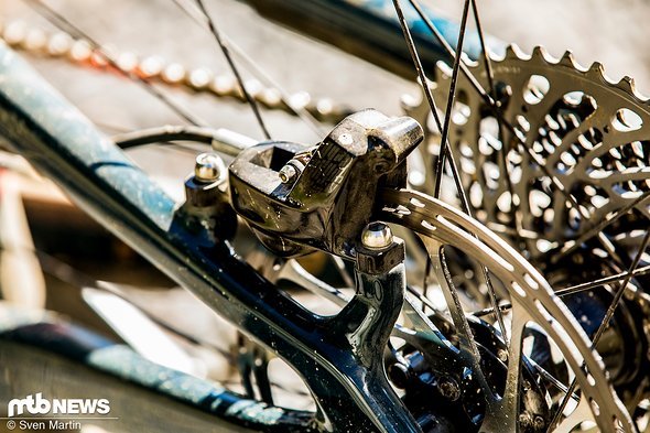 ... sorgt die mächtige SRAM Code Bremsanlage ... sorgt die mächtige SRAM Code Bremsanlage