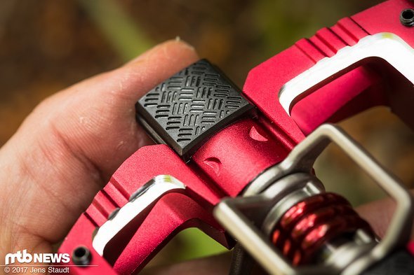 Für den Wechsel bedarf es selbst mit neuen Pedalen etwas Fingerspitzengefühl und viel Nachdruck Für den Wechsel bedarf es selbst mit neuen Pedalen etwas Fingerspitzengefühl und viel Nachdruck