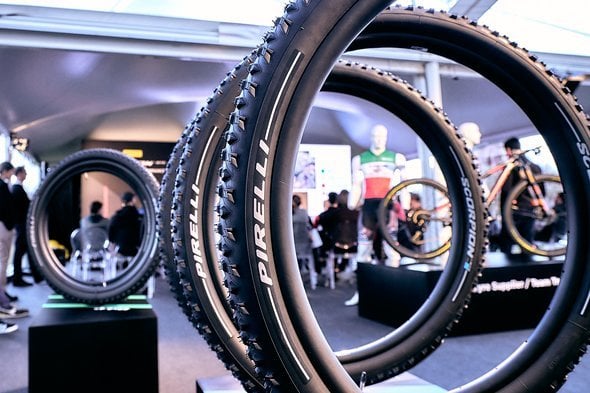 Zwei Jahre nach dem Einstieg in den Rennnrad-Markt meldet sich Pirelli mit einer neuen Mountainbike-Reifenserie Zwei Jahre nach dem Einstieg in den Rennnrad-Markt meldet sich Pirelli mit einer neuen Mountainbike-Reifenserie