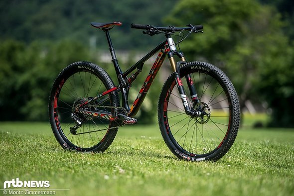 Mit dem Intense Sniper XC hat die amerikanische Kultmarke erstmals ein federleichtes Carbon-Fully mit 100 mm Federweg im Programm, das den Spagat zwischen Cross Country und Trail perfekt beherrschen soll. Geht diese Rechnung auf? Der Test! Mit dem Intense Sniper XC hat die amerikanische Kultmarke erstmals ein federleichtes Carbon-Fully mit 100 mm Federweg im Programm, das den Spagat zwischen Cross Country und Trail perfekt beherrschen soll. Geht diese Rechnung auf? Der Test!