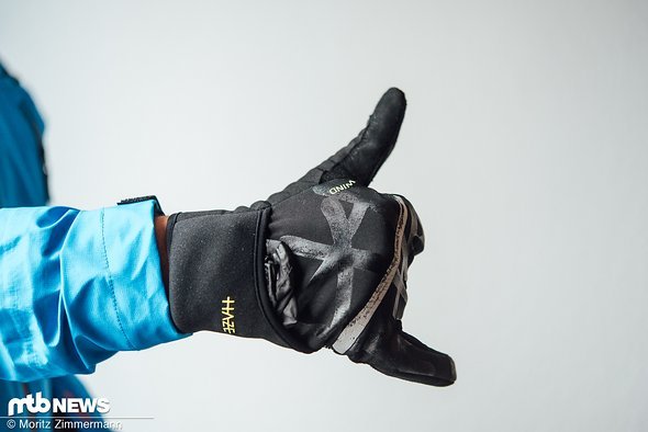 Schnee, Eis oder Regen – die Ion Haze Amp-Handschuhe lassen sich davon nicht beeindrucken. Schnee, Eis oder Regen – die Ion Haze Amp-Handschuhe lassen sich davon nicht beeindrucken.