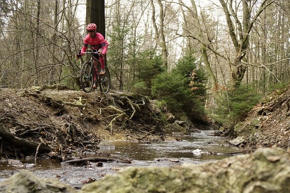 Einen der schönsten und längsten Trails der Nordeifel kann man auch graveln. Einen der schönsten und längsten Trails der Nordeifel kann man auch graveln.