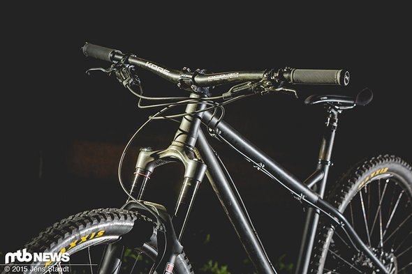 Lenkzentrale über der etwas breiteren "Boost" Pike, die mehr Platz für dicke Reifen und Matsche bietet Lenkzentrale über der etwas breiteren "Boost" Pike, die mehr Platz für dicke Reifen und Matsche bietet