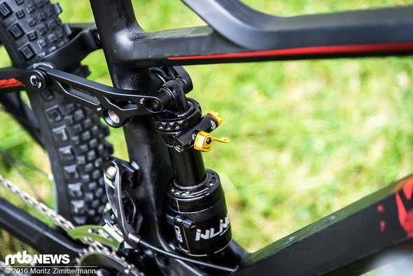 Das hier gezeigte RIOT 8 kommt mit Cane Creek-Luftdämpfer Das hier gezeigte RIOT 8 kommt mit Cane Creek-Luftdämpfer