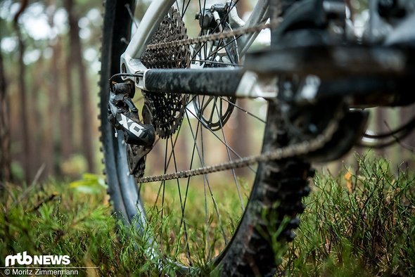 Den Antrieb übernimmt die bewährte SRAM X01 Eagle-Schaltgruppe, deren 12 Gänge für alle Lebenslagen ausreichen. Den Antrieb übernimmt die bewährte SRAM X01 Eagle-Schaltgruppe, deren 12 Gänge für alle Lebenslagen ausreichen.