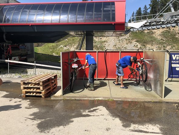 Der Bikewash im Ziel in Lenzerheide Der Bikewash im Ziel in Lenzerheide