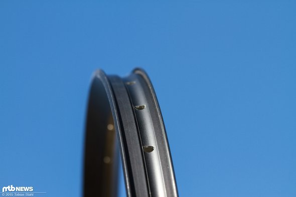 Alternativ wird die Felge auch in 22 und 26 mm Breite angeboten Alternativ wird die Felge auch in 22 und 26 mm Breite angeboten