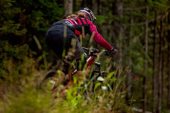 Das Air DH-Rennen gehört für uns zum Standard-Programm beim Crankworx. Wir beide beenden das Rennen in den Top 15. Das Air DH-Rennen gehört für uns zum Standard-Programm beim Crankworx. Wir beide beenden das Rennen in den Top 15.
