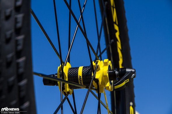 1390g das Paar in 26": der Nabenkörper am Vorderrad des CROSSMAX SL PRO WTS besteht aus Carbon mit Aluminium-Flanschen 1390g das Paar in 26": der Nabenkörper am Vorderrad des CROSSMAX SL PRO WTS besteht aus Carbon mit Aluminium-Flanschen