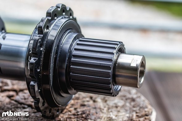 Die neue Kassettenaufnahme an der Shimano XTR. Diese soll auch zukünftig für günstigere Naben der Japaner verfügbar sein Die neue Kassettenaufnahme an der Shimano XTR. Diese soll auch zukünftig für günstigere Naben der Japaner verfügbar sein