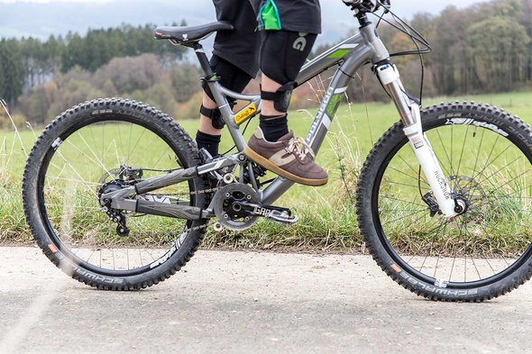 Eintrittskarte: Wer das Einspannen in die Pedale nicht im Blut hat, wird gerade das vordere Pedal immer wieder verlieren! Eintrittskarte: Wer das Einspannen in die Pedale nicht im Blut hat, wird gerade das vordere Pedal immer wieder verlieren!