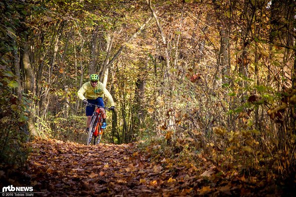 Auf langen Touren wirkt sich das leichte Laufrad dauerhaft positiv aus, wirklich spürbar sind die Unterschiede aber vor allem bei schnellen Antritten und steilen Rampen Auf langen Touren wirkt sich das leichte Laufrad dauerhaft positiv aus, wirklich spürbar sind die Unterschiede aber vor allem bei schnellen Antritten und steilen Rampen