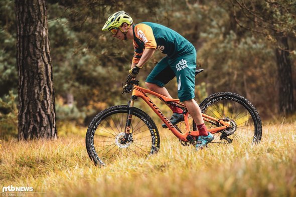 Neben einer hohen Steifigkeit, die für den Gegenhalt in spritzigen Antritten im Cross Country benötigt wird, erwarten wir von den Lenker-Vorbau-Kombinationen auch einen gewissen Restkomfort … Neben einer hohen Steifigkeit, die für den Gegenhalt in spritzigen Antritten im Cross Country benötigt wird, erwarten wir von den Lenker-Vorbau-Kombinationen auch einen gewissen Restkomfort …