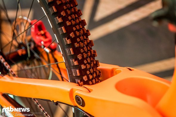Auch eher ungewöhnlich ist die Reifenwahl: Der Kona-Fahrer setzt auf Maxxis Minion SS-Reifen. Auch eher ungewöhnlich ist die Reifenwahl: Der Kona-Fahrer setzt auf Maxxis Minion SS-Reifen.