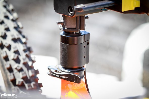 Das Team ist hier noch ganz am Anfang der Entwicklung und setzt aktuell auf einen Mechanismus der in gewisser Hinsicht Ideen der CrankBrothers Kronolog und der Movelock Vecnum kombiniert Das Team ist hier noch ganz am Anfang der Entwicklung und setzt aktuell auf einen Mechanismus der in gewisser Hinsicht Ideen der CrankBrothers Kronolog und der Movelock Vecnum kombiniert