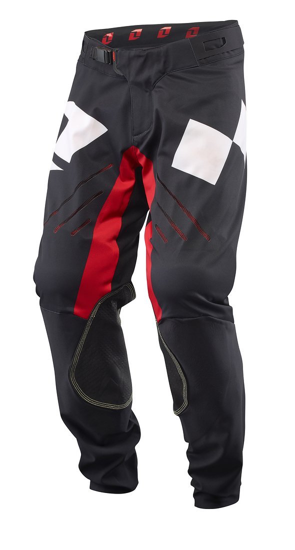 Die Vapor DH Hose soll bei niedrigem Gewicht sehr robust sein, um im Downhill-Einsatz überleben zu können Die Vapor DH Hose soll bei niedrigem Gewicht sehr robust sein, um im Downhill-Einsatz überleben zu können