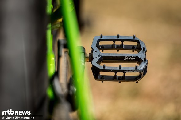 Während die ganze Welt Klickpedale fährt, geht Sam Hill auf Flats an den Start Während die ganze Welt Klickpedale fährt, geht Sam Hill auf Flats an den Start