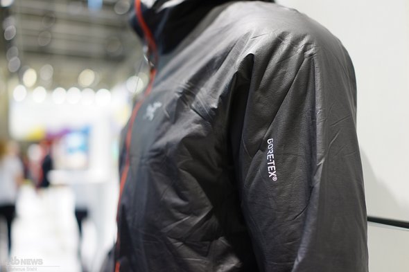 Der Trick von Gore-Tex Shakedry: Die Membran sitzt auf der Außenseite und kommt ohne Obermaterial aus Der Trick von Gore-Tex Shakedry: Die Membran sitzt auf der Außenseite und kommt ohne Obermaterial aus