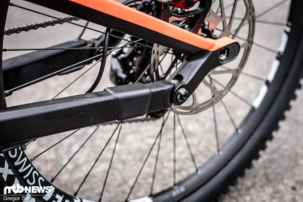 Einige Testfahrer hatten Probleme mit dem breiten Hinterbau Einige Testfahrer hatten Probleme mit dem breiten Hinterbau