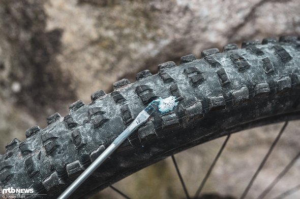 ... kann die Muc-Off No Puncture Hassle Tubeless Dichtmilch auch den 5,5 mm Schraubenzieher sauber abdichten ... kann die Muc-Off No Puncture Hassle Tubeless Dichtmilch auch den 5,5 mm Schraubenzieher sauber abdichten
