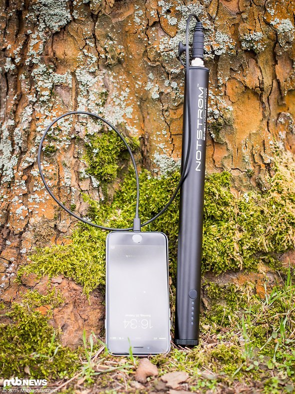 Passend für Geräte mit Lightning-Anschluss gibt es ein spezielles Ladekabel für den Notstrøm Passend für Geräte mit Lightning-Anschluss gibt es ein spezielles Ladekabel für den Notstrøm