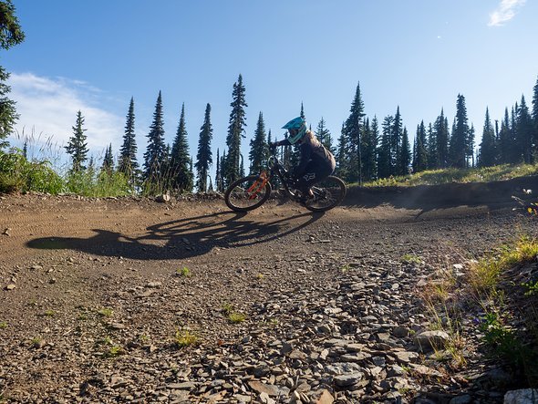 Ein Gewitter und ein platter Reifen am entferntesten Ende des Bikeparks haben uns viel Zeit am letzen Tag (dem Foto-Tag) geraubt Ein Gewitter und ein platter Reifen am entferntesten Ende des Bikeparks haben uns viel Zeit am letzen Tag (dem Foto-Tag) geraubt