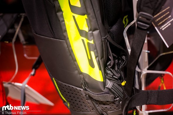 ...sowie eine Handytasche und Straps für die Mitnahme einer Standpumpe sind im Rucksack integriert. ...sowie eine Handytasche und Straps für die Mitnahme einer Standpumpe sind im Rucksack integriert.
