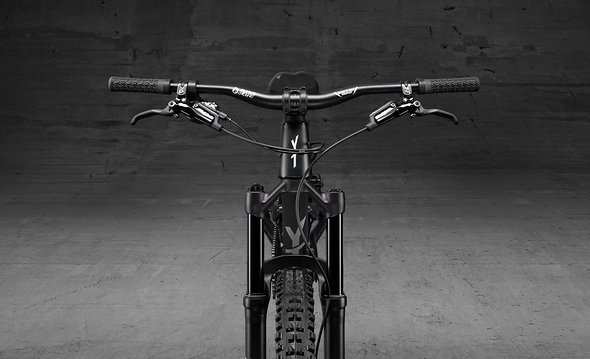 An beiden Bikes kommen Federgabeln von Manitou zum Einsatz. Die Manitou Machete Junit am 24"-Bike bietet 130 mm Federweg. An beiden Bikes kommen Federgabeln von Manitou zum Einsatz. Die Manitou Machete Junit am 24"-Bike bietet 130 mm Federweg.