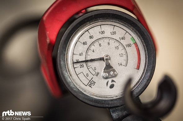 ...und das gleiche Ergebnis bei beiden Testläufen. 2 bar, der beste Wert im Test und der Reifen springt komplett auf ...und das gleiche Ergebnis bei beiden Testläufen. 2 bar, der beste Wert im Test und der Reifen springt komplett auf