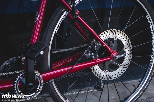 Das Tandem entdeckten wir im Freigelände – inklusive der Bengal Tandem Brake mit riesiger Bremsscheibe Das Tandem entdeckten wir im Freigelände – inklusive der Bengal Tandem Brake mit riesiger Bremsscheibe