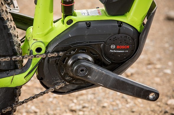Eigenarbeit: Trek hat eine spezielle Motorabdeckung für den BOSCH Antrieb (250 W) gestaltet und integriert die untere Dämpferaufnahme sowie das Hauptlager in die Schnittstelle zur Befestigung des Motors Eigenarbeit: Trek hat eine spezielle Motorabdeckung für den BOSCH Antrieb (250 W) gestaltet und integriert die untere Dämpferaufnahme sowie das Hauptlager in die Schnittstelle zur Befestigung des Motors